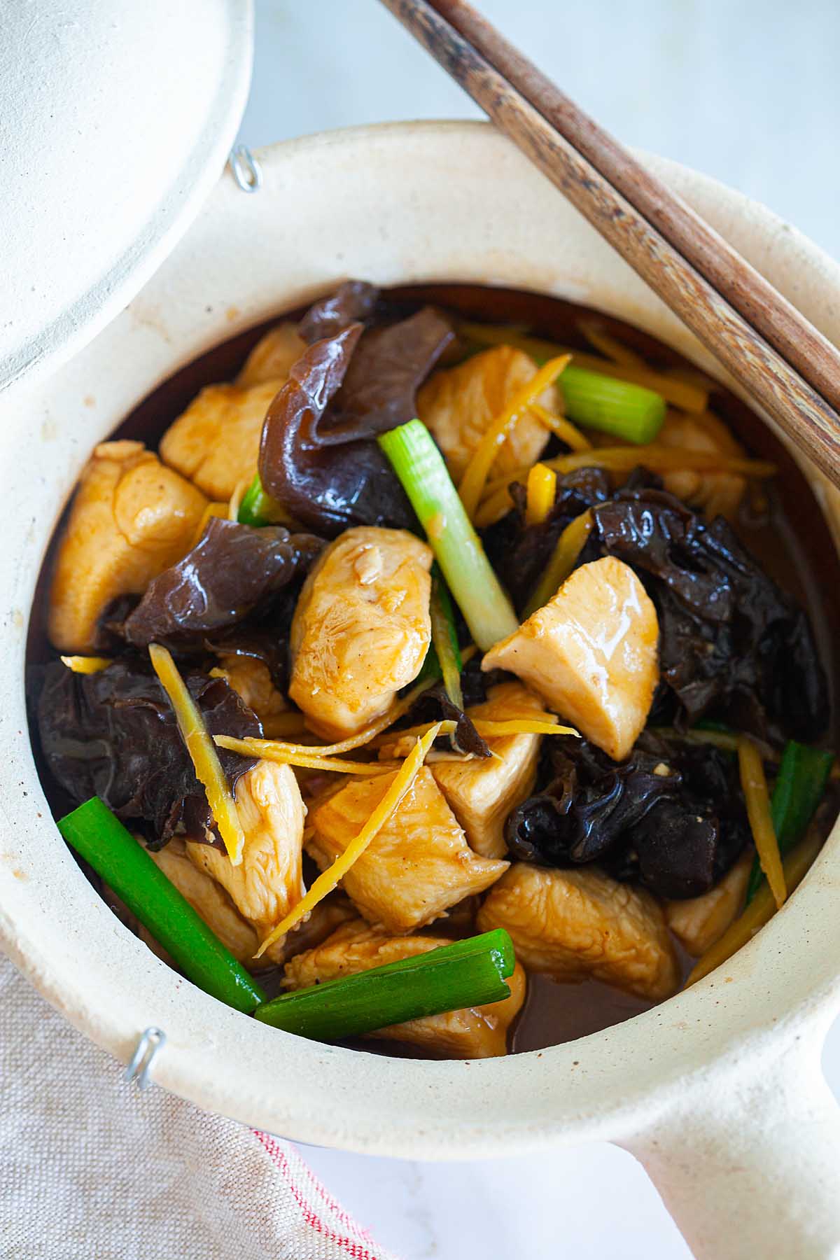 Chicken stew recipe with chicken, black fungus and ginger in brown sauce.
