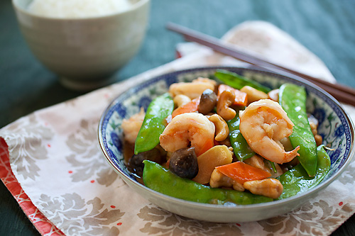 Cashew Shrimp Stir-Fry with shrimp, snow peas, carrots, mushrooms and cashew nuts.