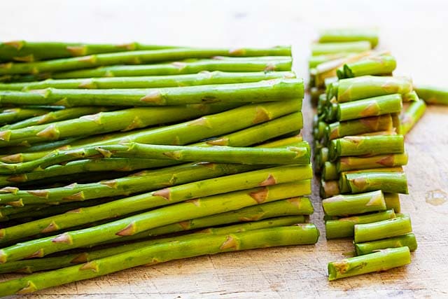 How to cut asparagus?