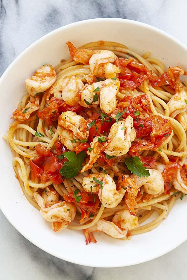 Shrimp spaghetti recipe with shrimp and spaghetti in tomato sauce.