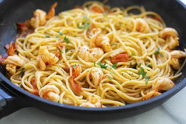 Shrimp spaghetti in a skillet.