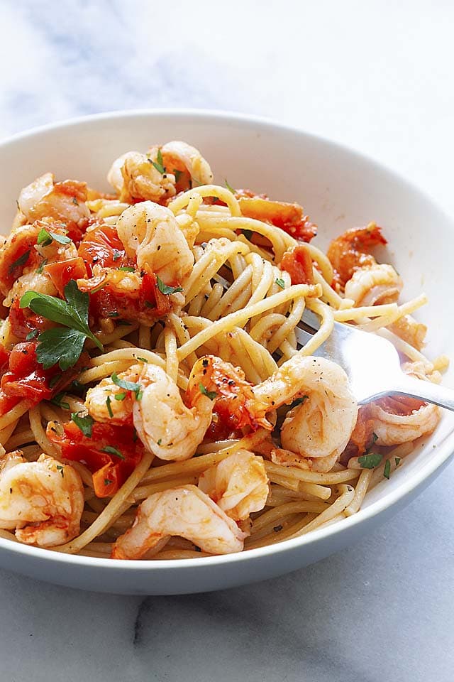 This Italian-style shrimp spaghetti is the best shrimp pasta recipes ever!