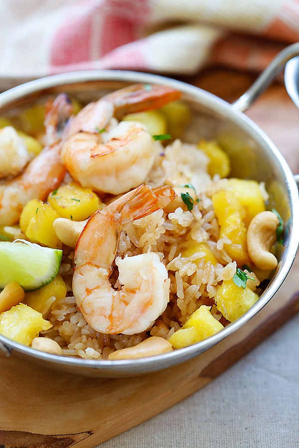 Pineapple fried rice recipe with shrimp, pineapple and cashew nuts.